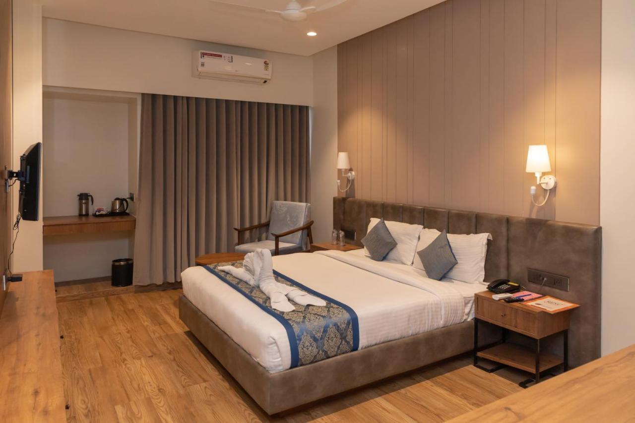 Pinnacle Grand Hotel อาเมดาบัด ภายนอก รูปภาพ