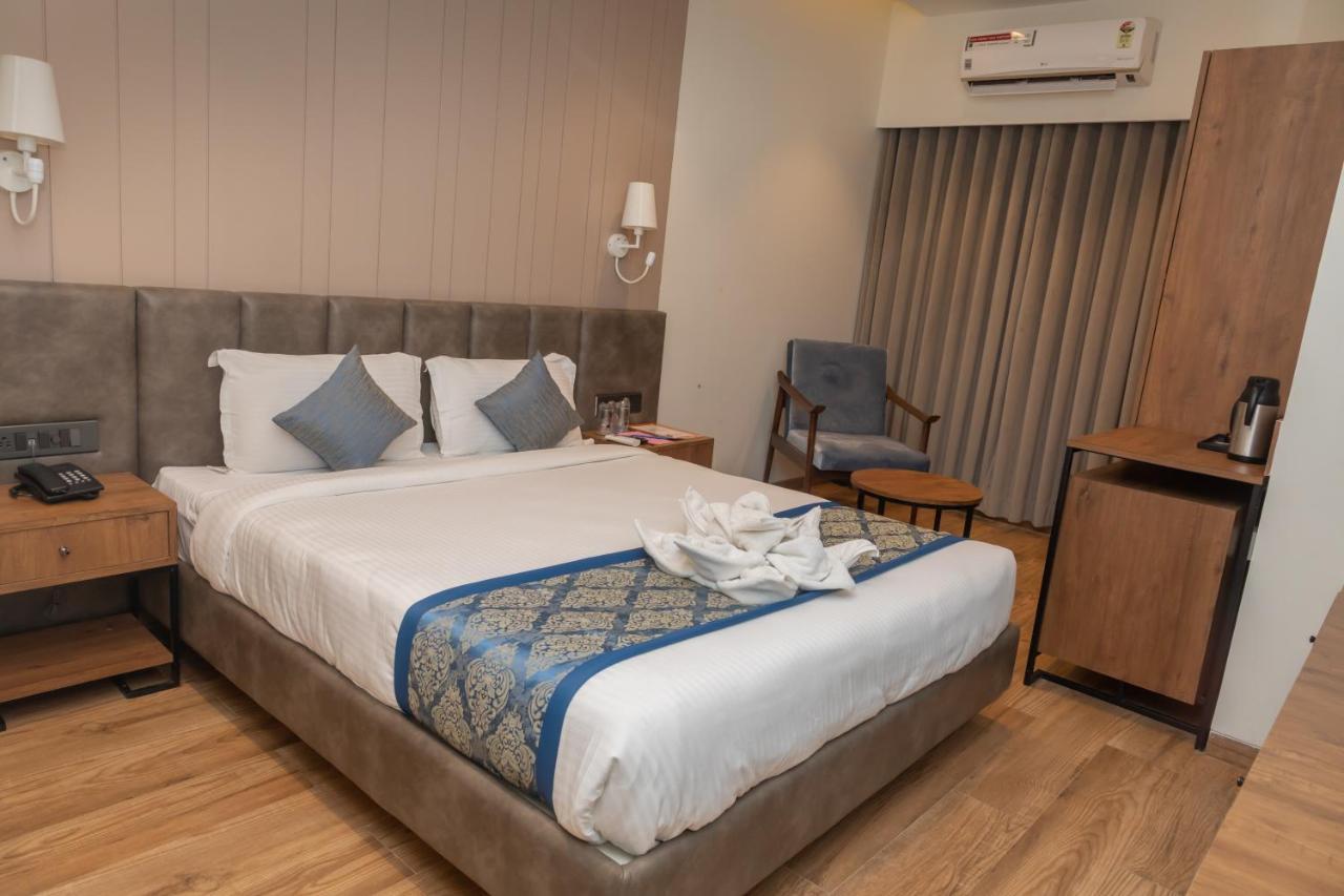 Pinnacle Grand Hotel อาเมดาบัด ภายนอก รูปภาพ
