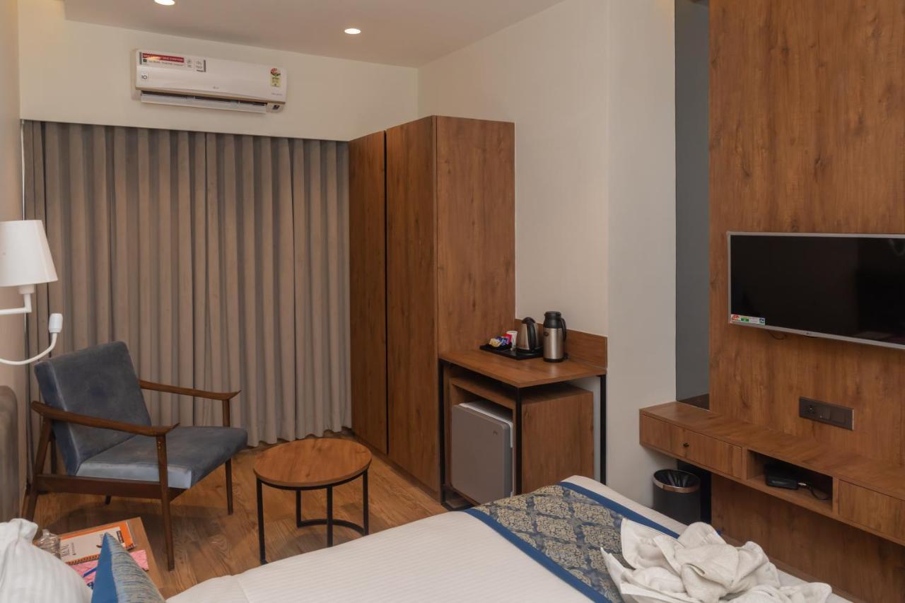 Pinnacle Grand Hotel อาเมดาบัด ภายนอก รูปภาพ