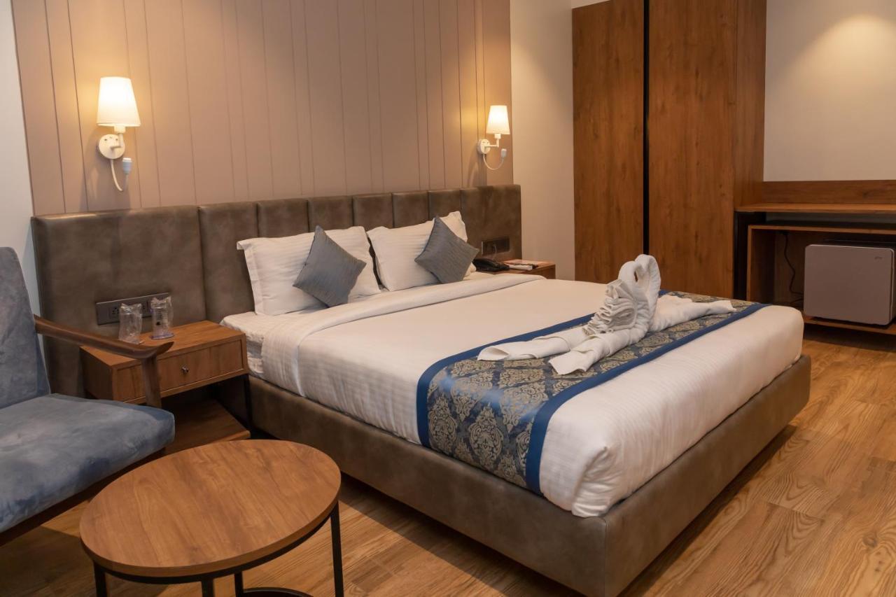 Pinnacle Grand Hotel อาเมดาบัด ภายนอก รูปภาพ