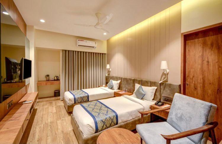 Pinnacle Grand Hotel อาเมดาบัด ภายนอก รูปภาพ