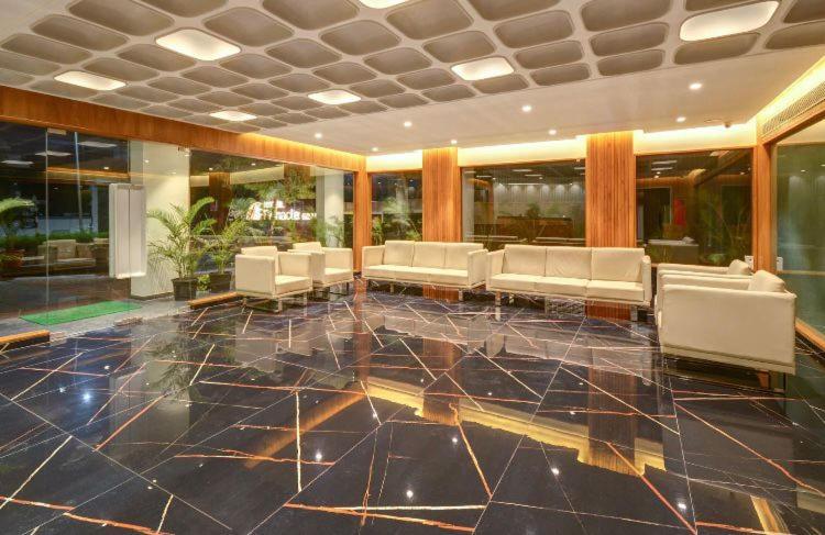 Pinnacle Grand Hotel อาเมดาบัด ภายนอก รูปภาพ