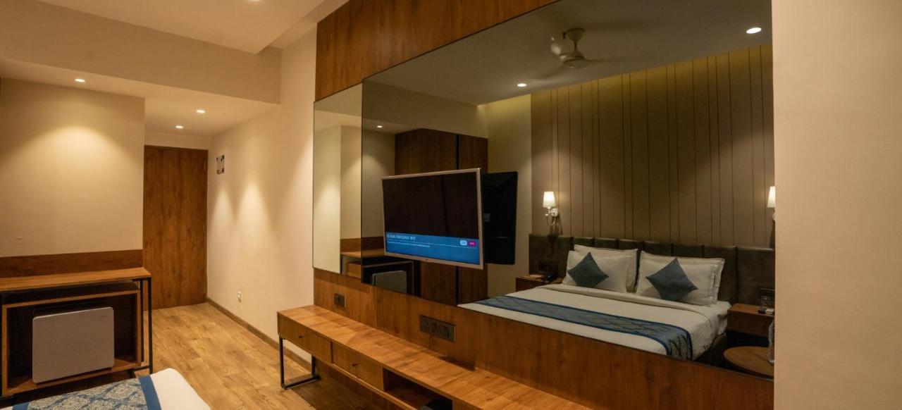 Pinnacle Grand Hotel อาเมดาบัด ภายนอก รูปภาพ