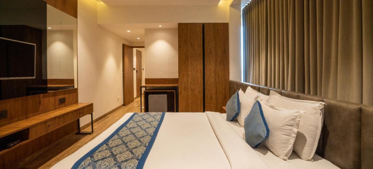 Pinnacle Grand Hotel อาเมดาบัด ภายนอก รูปภาพ