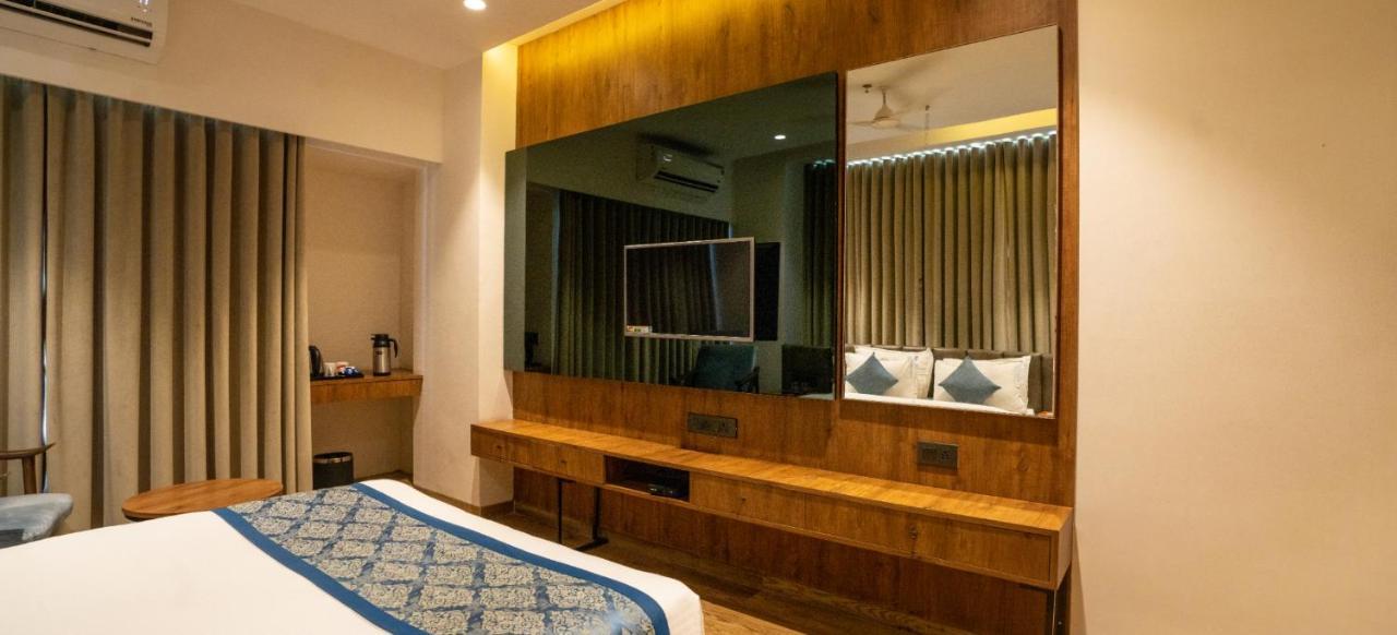 Pinnacle Grand Hotel อาเมดาบัด ภายนอก รูปภาพ