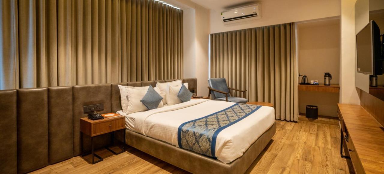 Pinnacle Grand Hotel อาเมดาบัด ภายนอก รูปภาพ