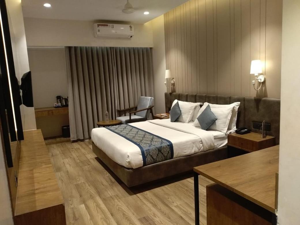 Pinnacle Grand Hotel อาเมดาบัด ภายนอก รูปภาพ